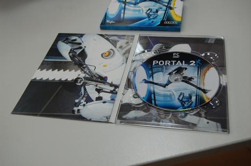 Portal 2 - Распаковка белого издания Portal 2 + неожиданный бонус.